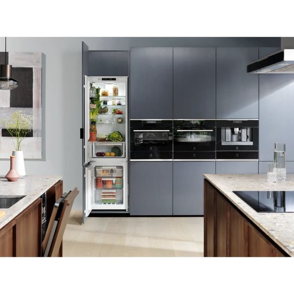 Кофемашина автоматическая Electrolux KBC85X &ndash; фото