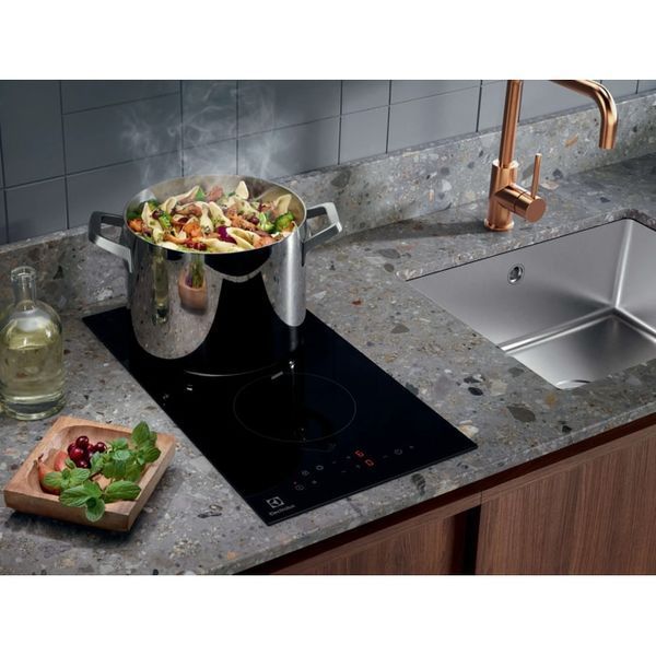 Електрична варильна поверхня Electrolux LHR3233CK &ndash; фото