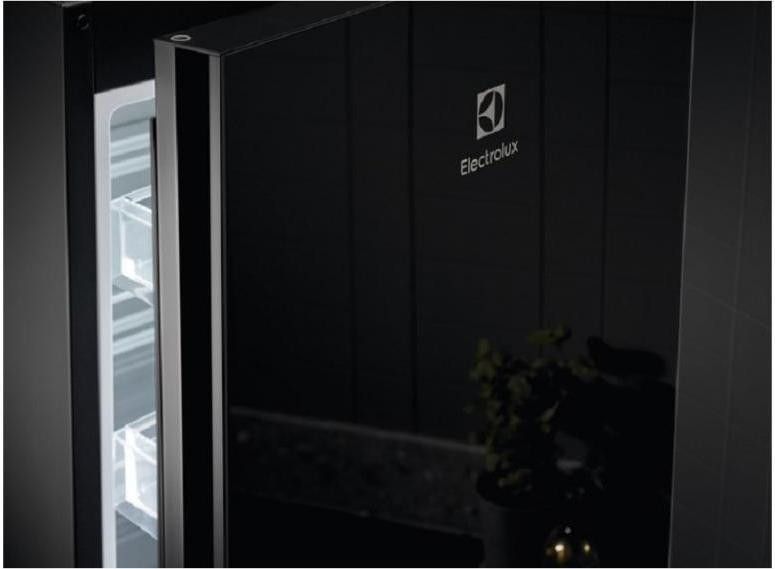 Холодильник с морозильной камерой Electrolux RNT7ME34K1 &ndash; фото