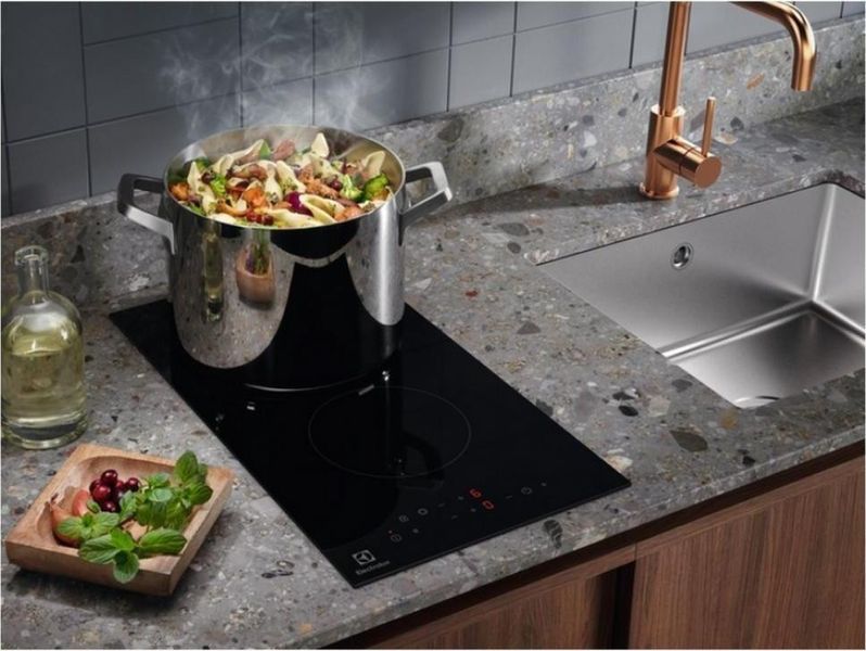 Електрична варильна поверхня Electrolux LHR3233CK &ndash; фото