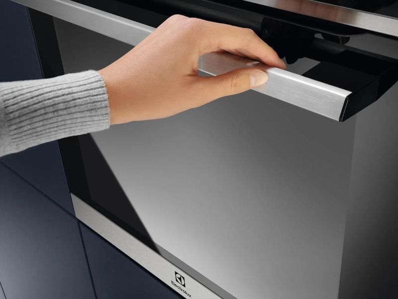 Духовка електрична Electrolux EOE8P39WX &ndash; фото