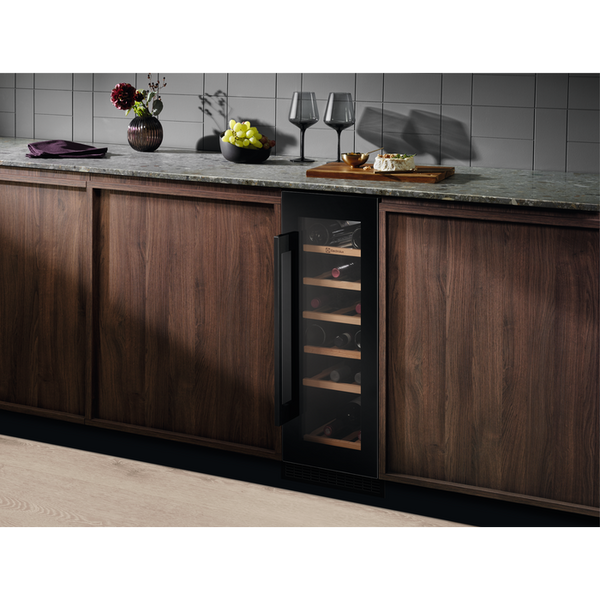 Винна шафа Electrolux EWUS020B5B &ndash; фото