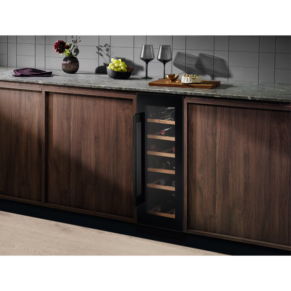 Винна шафа Electrolux EWUS020B5B &ndash; фото