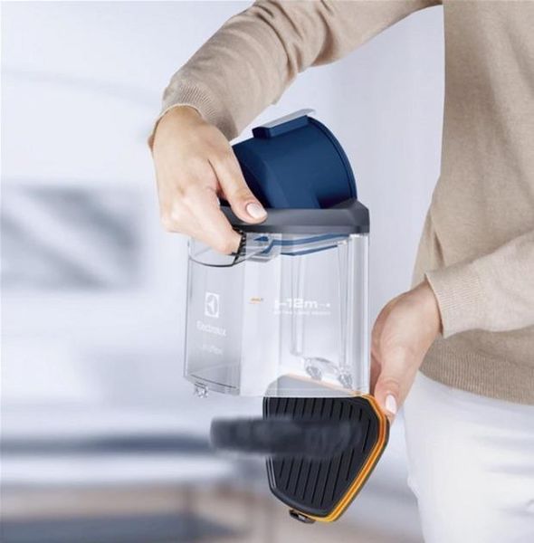 Пилосос безмішковий Electrolux EUFC8ALRGY &ndash; фото