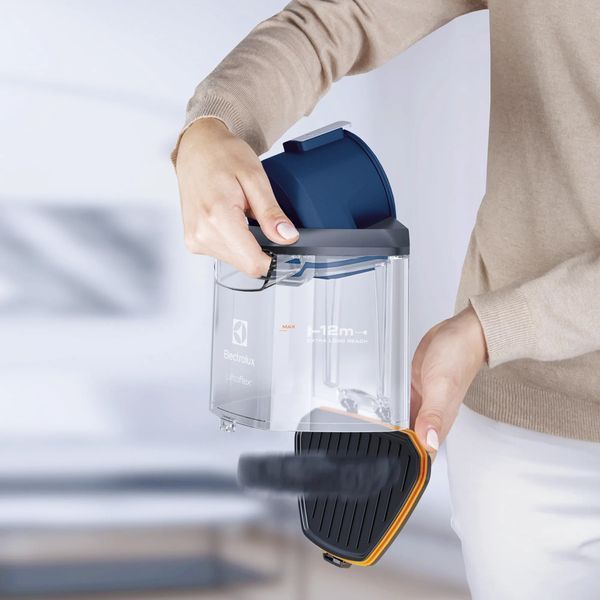 Пилосос безмішковий Electrolux EUFC8ALRGY &ndash; фото