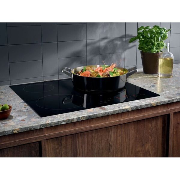 Індукційна варильна поверхня Electrolux LIT60336C &ndash; фото
