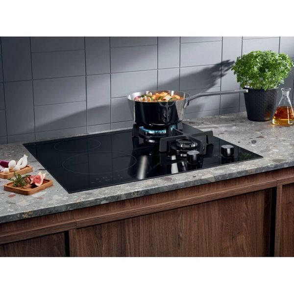 Варочная поверхность комбинированная Electrolux EGD6576NOK &ndash; фото
