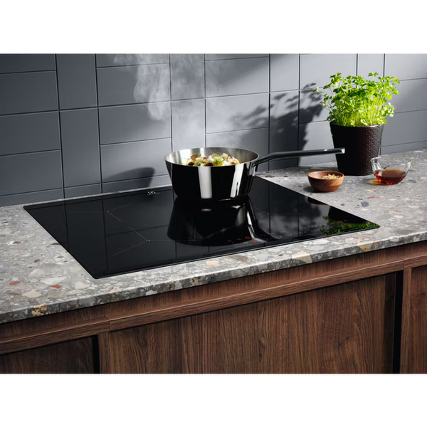 Індукційна варильна поверхня Electrolux EIS6134 &ndash; фото