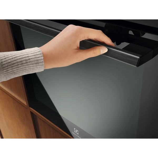 Електрична духова шафа Electrolux LOD7P86Z з піролізом та SteamBake, 72 л &ndash; фото