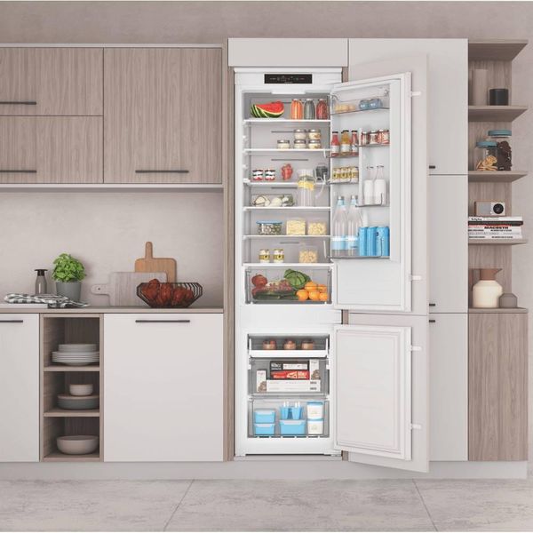 Холодильник з морозильною камерою Indesit INC20T321 INC20T321 фото