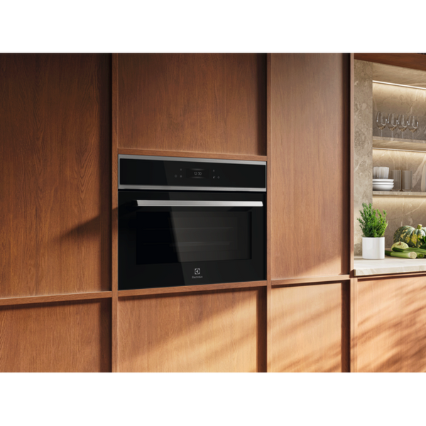 Мікрохвильовка з грилем Electrolux EVM8E09X &ndash; фото