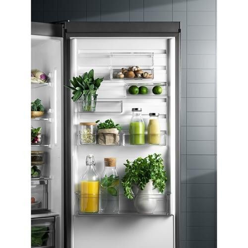 Холодильник з морозильною камерою Electrolux RNT7ME34X2 &ndash; фото