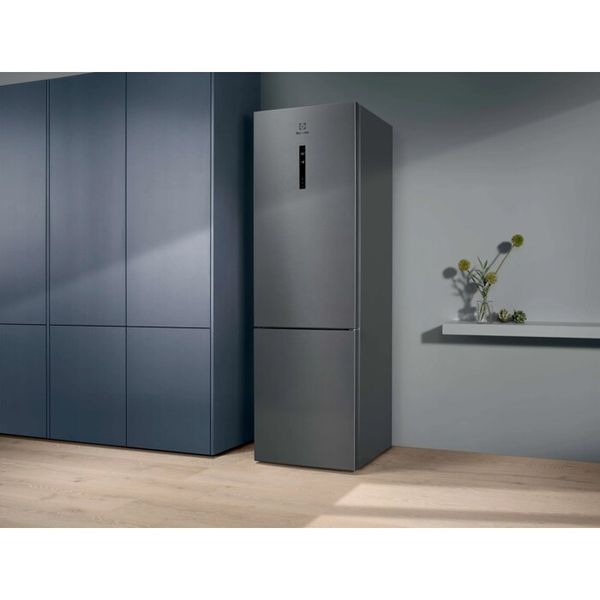 Холодильник з морозильною камерою Electrolux RNT7ME34X2 &ndash; фото