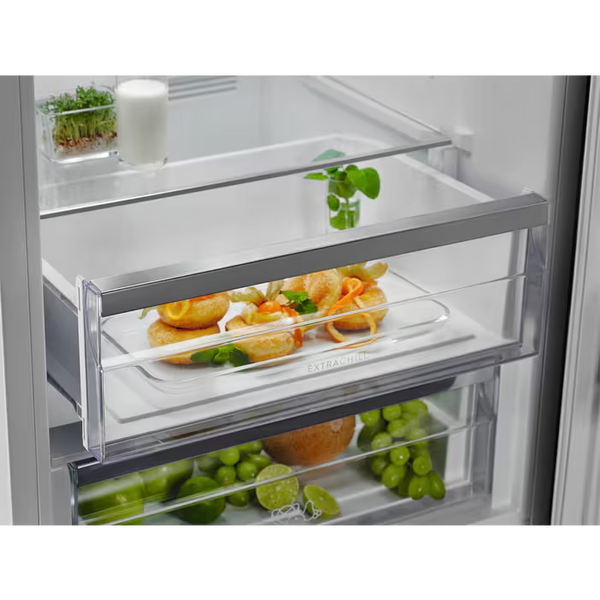 Холодильник з морозильною камерою Electrolux LNT7ME36X3 &ndash; фото