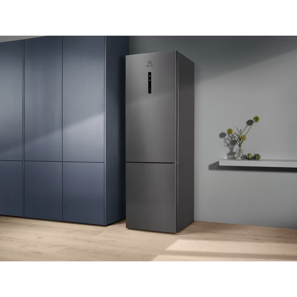 Холодильник з морозильною камерою Electrolux LNT7ME36X3 &ndash; фото