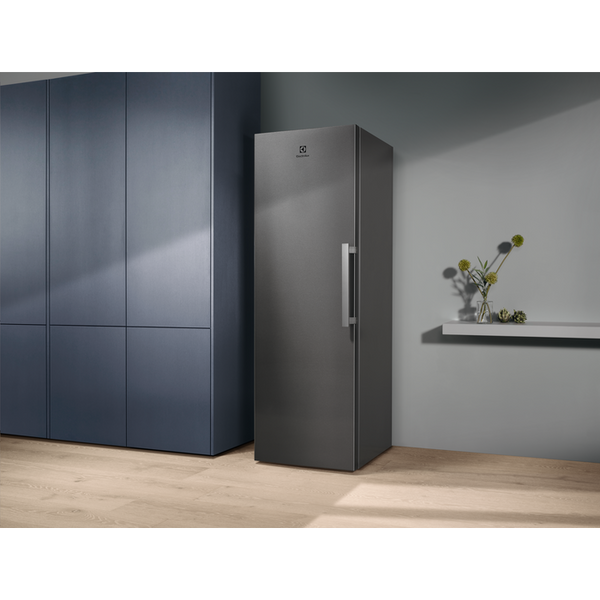 Морозильная камера Electrolux RUT7ME28X2 &ndash; фото